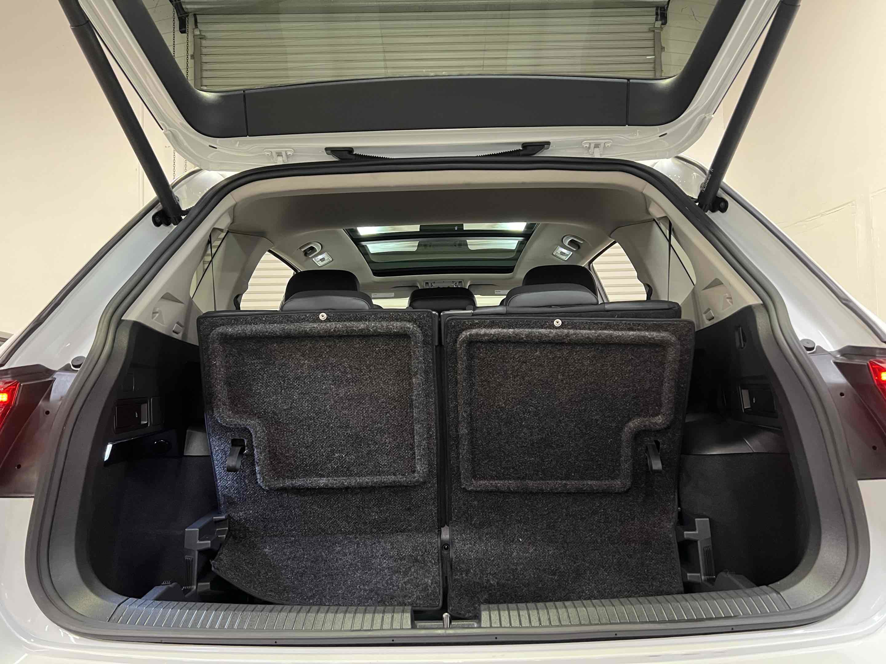 Used 2023 Volkswagen Tiguan SE w/ Panoramic Sunroof Package image 76