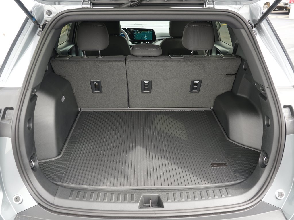 New 2027 Chevrolet Equinox LT w/ LPO, Floor Liner Package AWD/4WD image 18