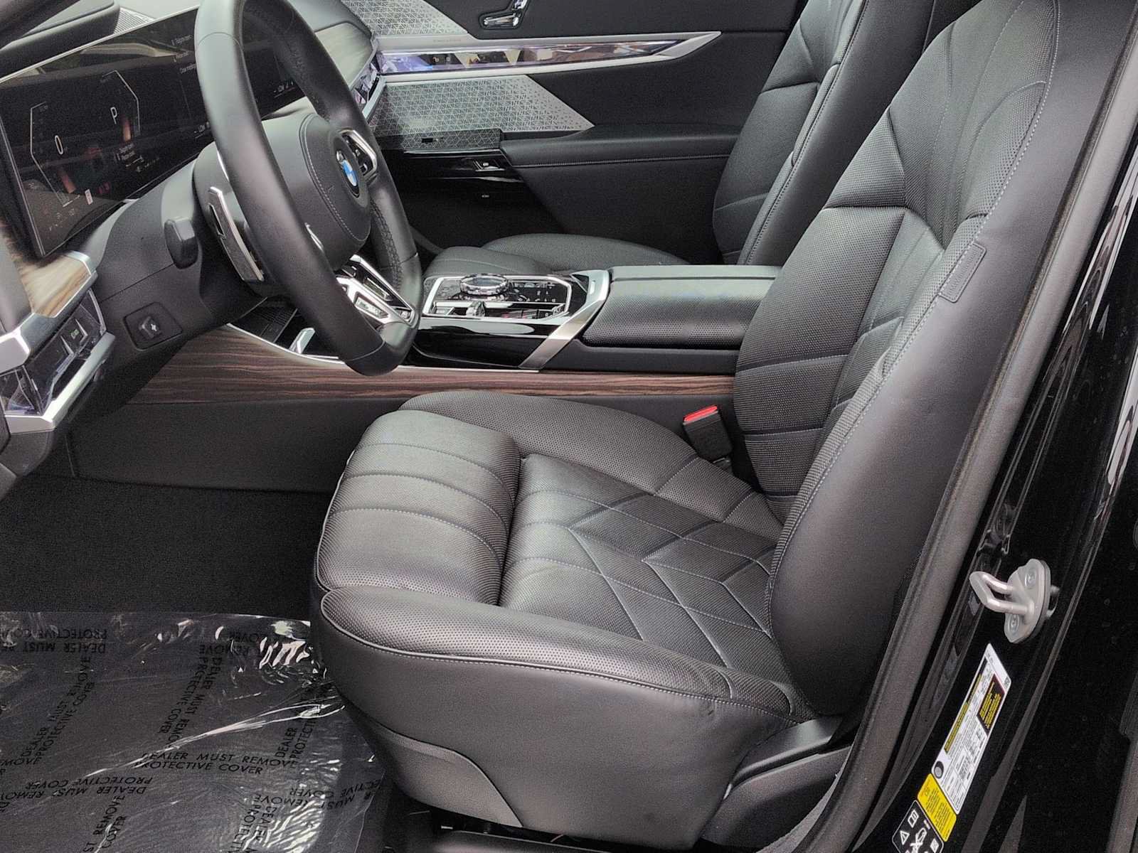 Used 2023 BMW 760i xDrive AWD/4WD image 17