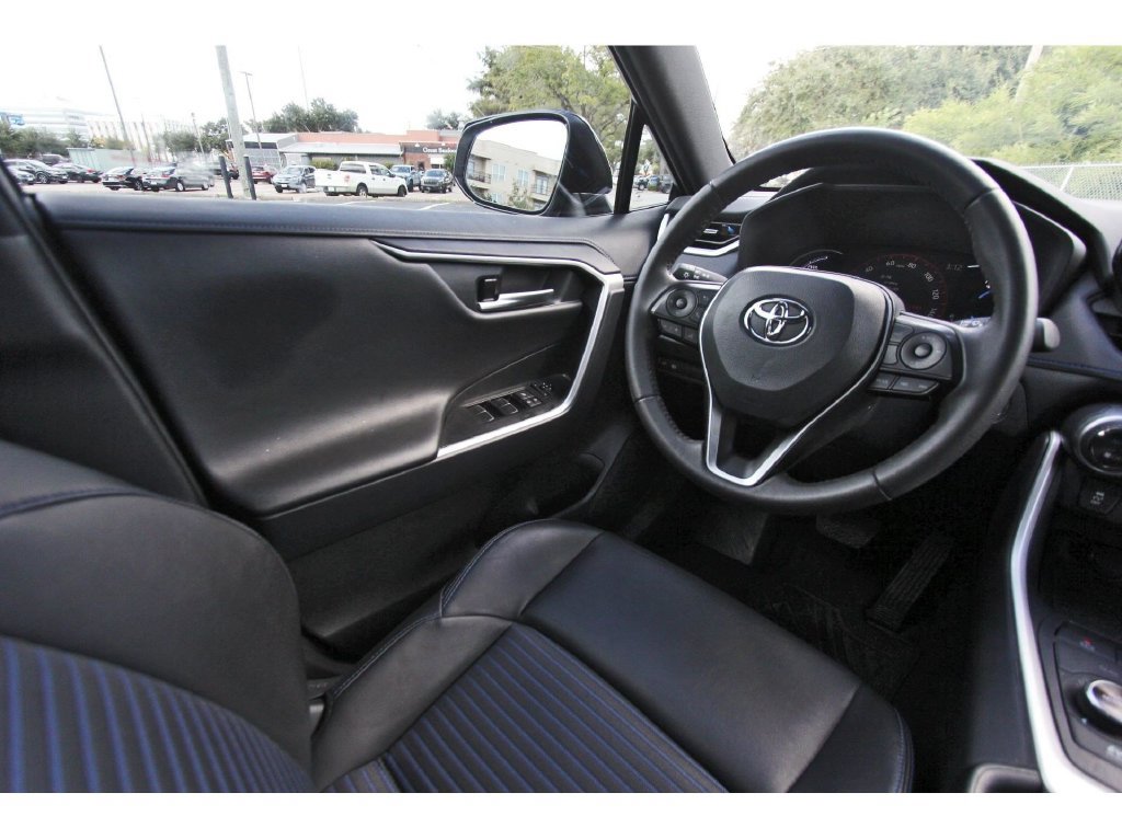 Used 2024 Toyota RAV4 XSE AWD/4WD image 9