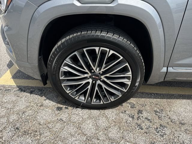 New 2026 GMC Terrain Denali w/ LPO, Black Badging Package image 10