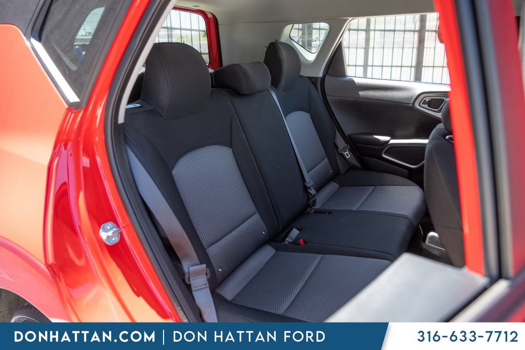 Used 2025 Kia Soul LX FWD image 25