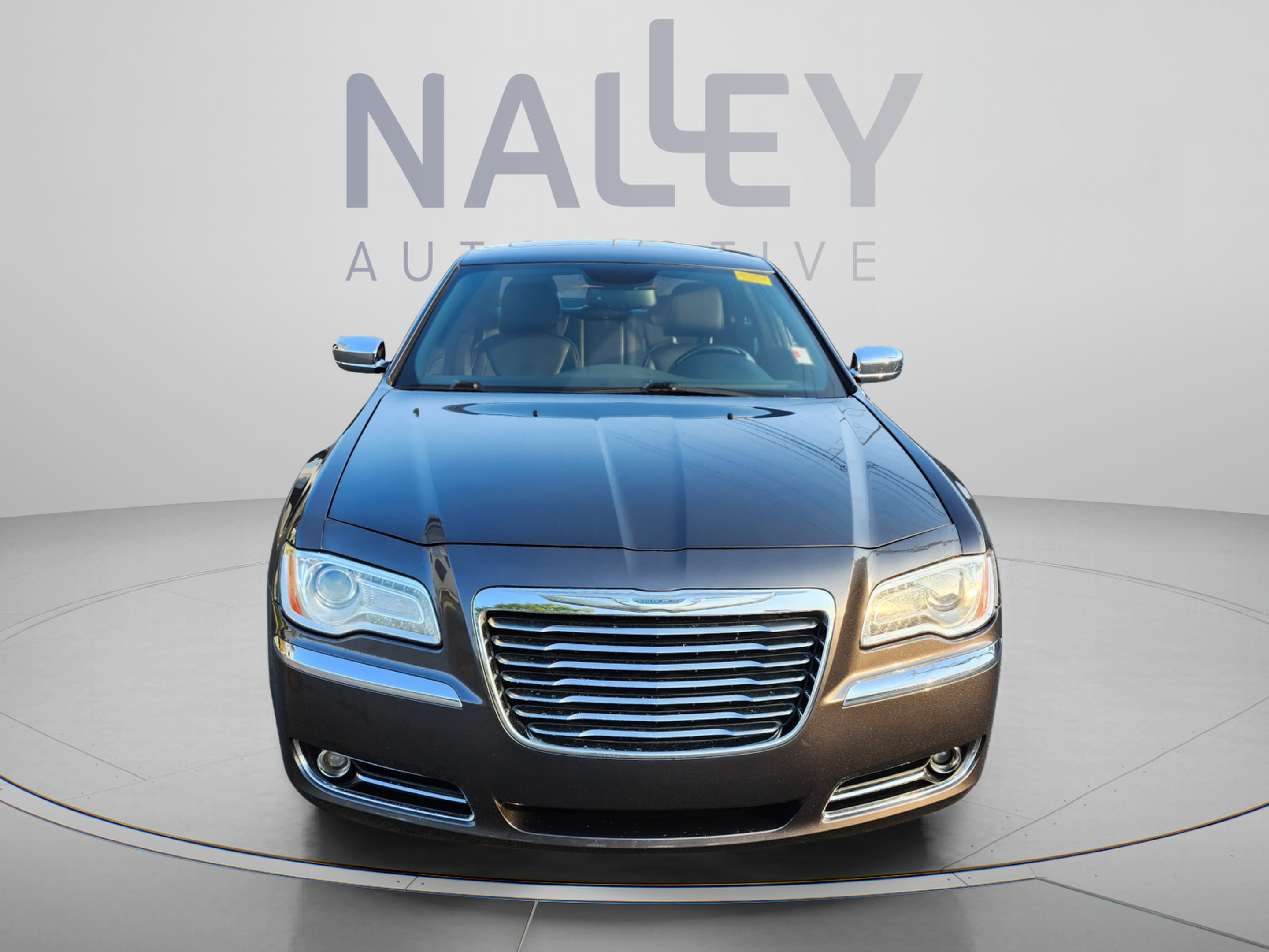 Used 2013 Chrysler 300 C RWD image 8