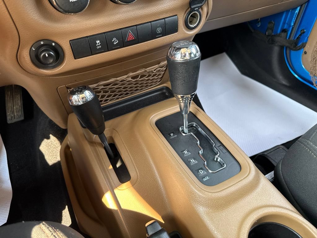 Used 2015 Jeep Wrangler Sahara w/ Connectivity Group AWD/4WD image 32