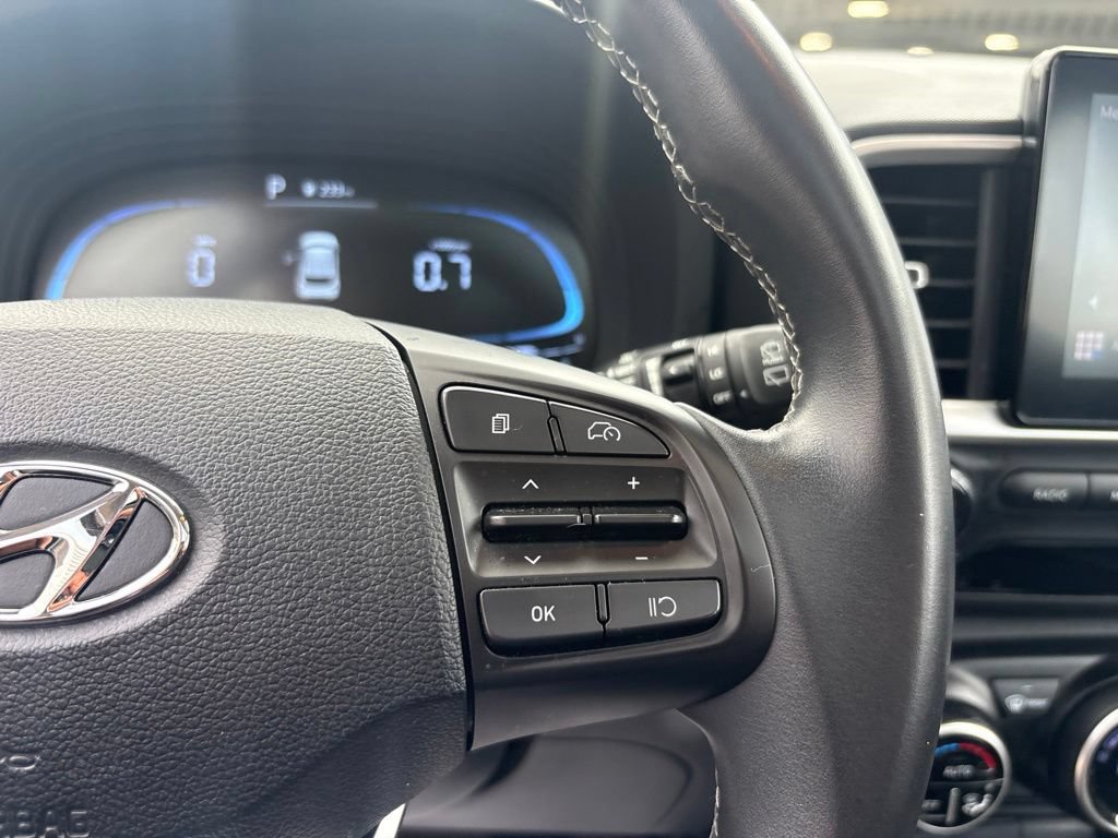 Used 2025 Hyundai Venue SEL FWD image 23