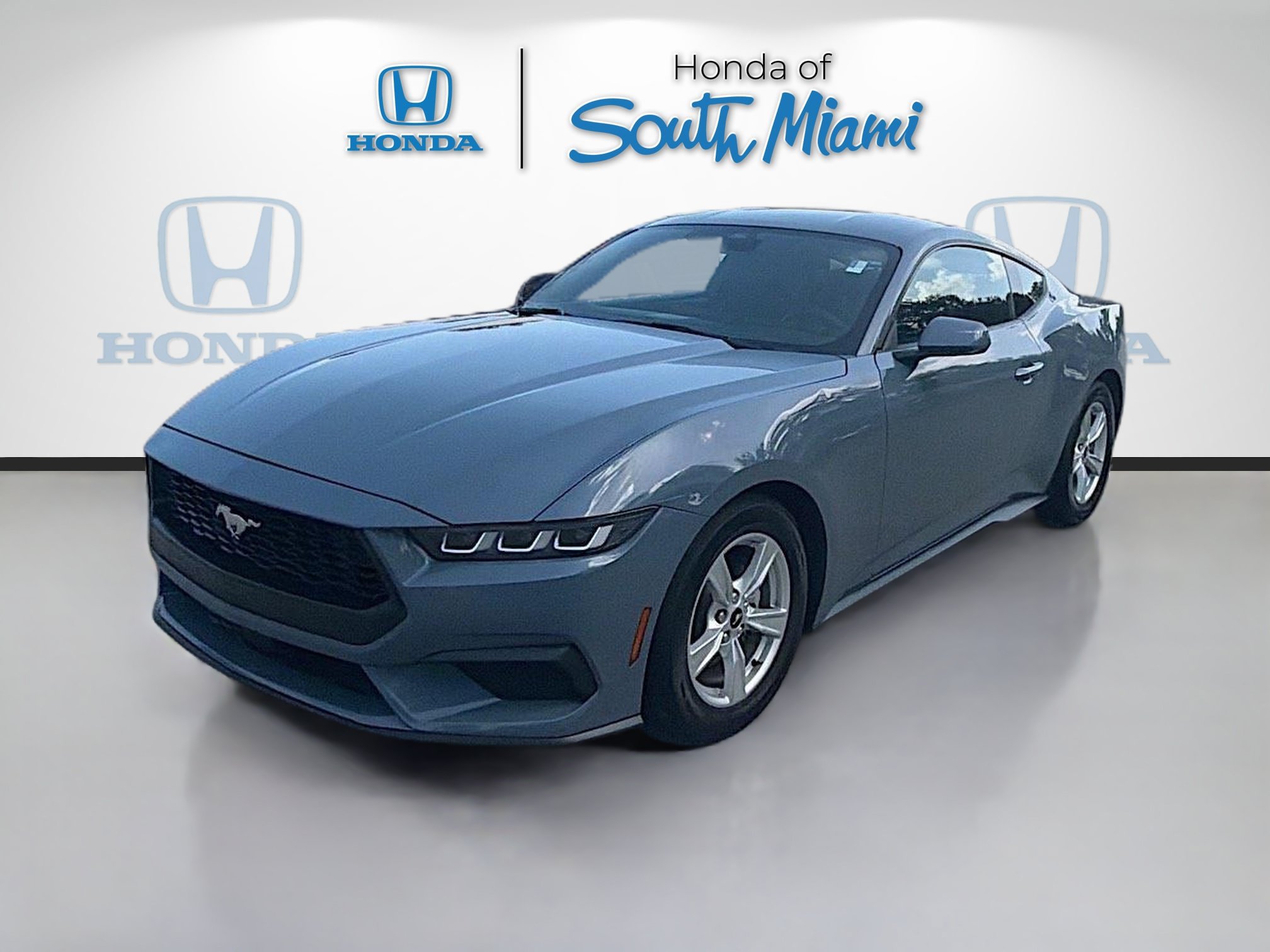 Used 2024 Ford Mustang Coupe RWD image 3
