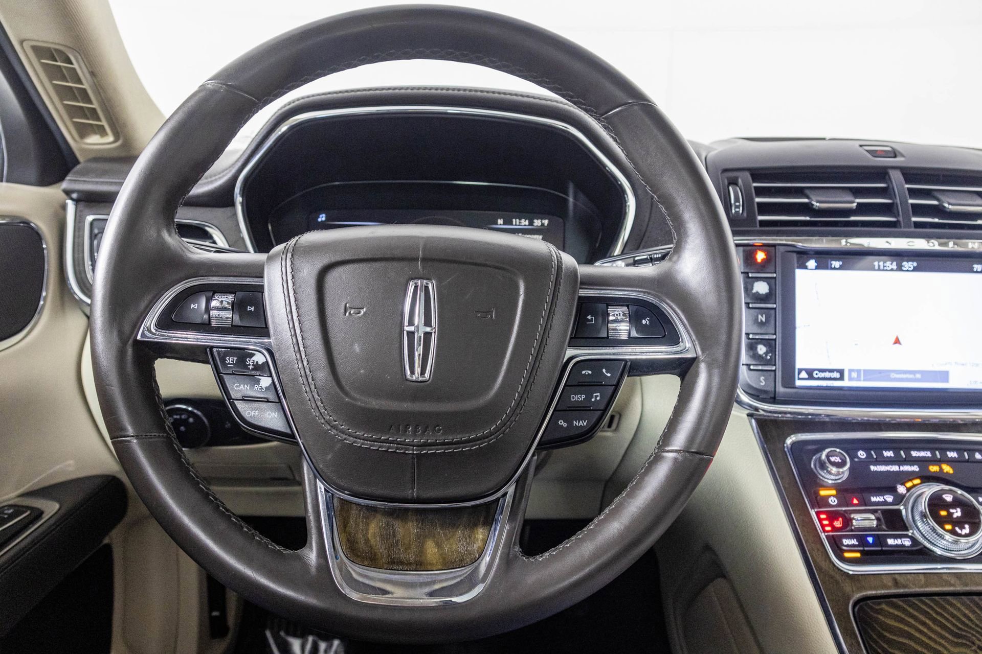 Used 2018 Lincoln Continental Select image 31