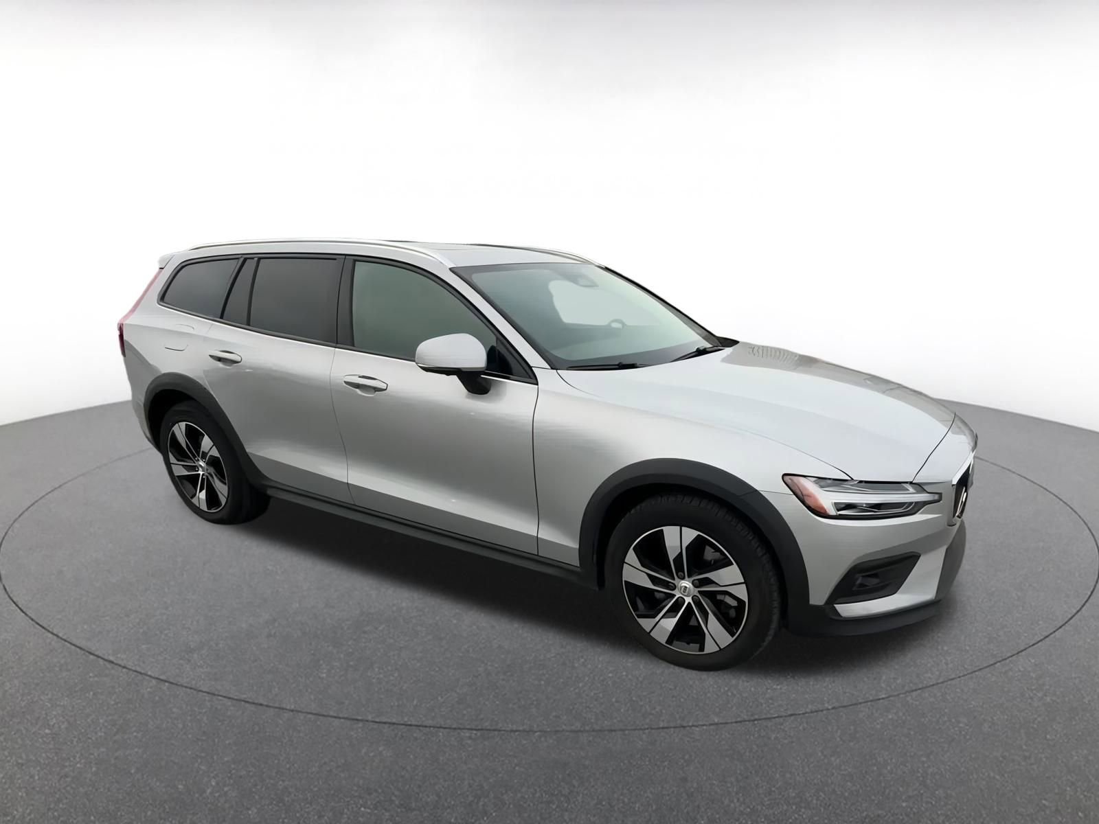 Used 2025 Volvo V60 B5 Cross Country Plus video 2