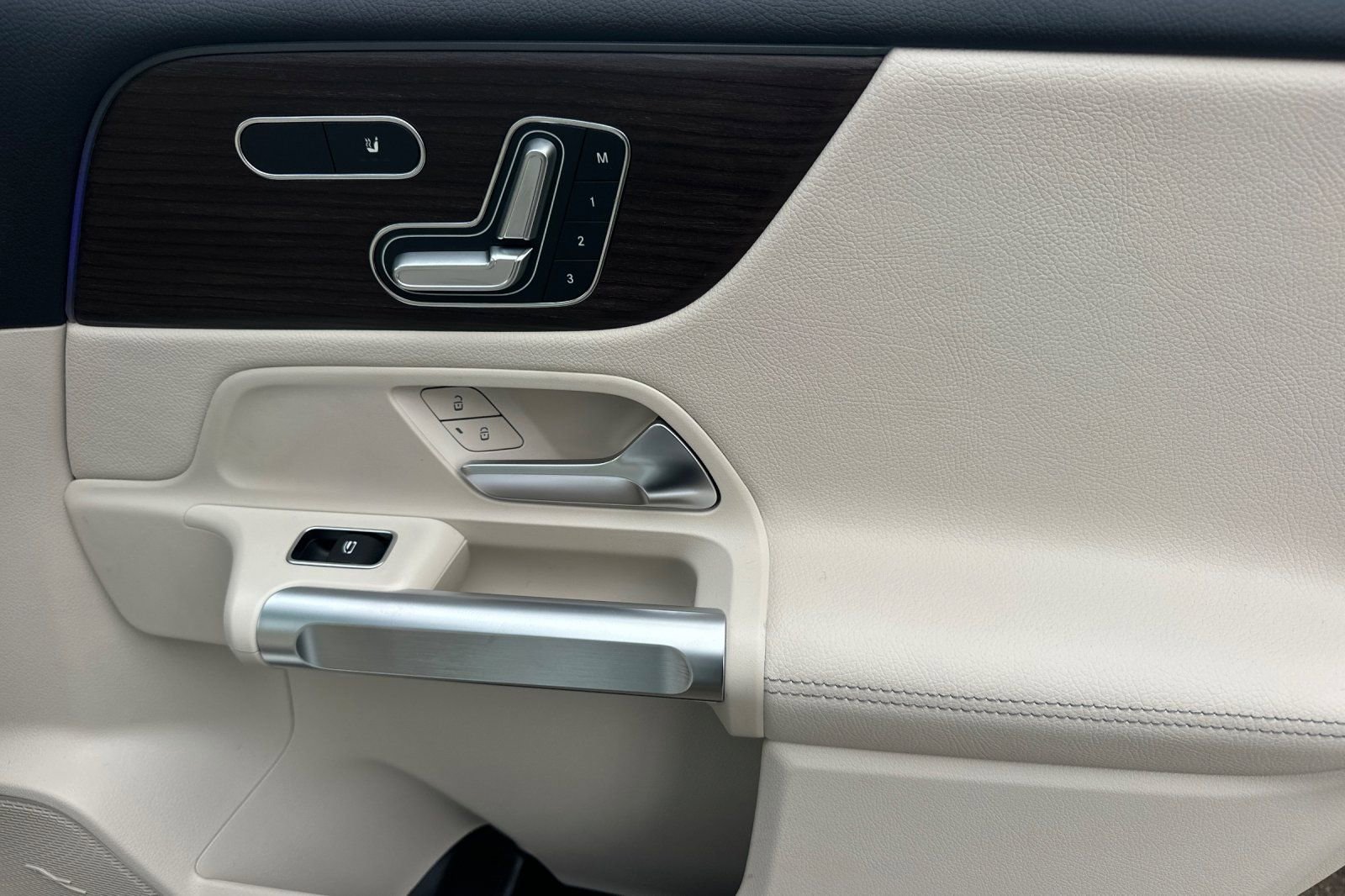 New 2026 Mercedes-Benz GLB 250 4MATIC image 32