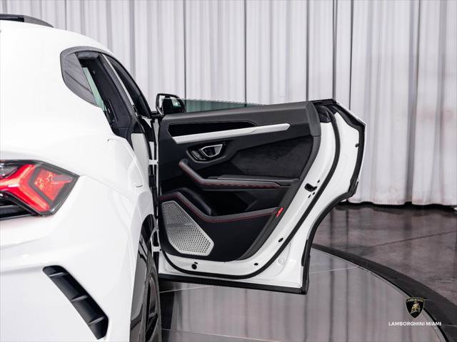 Used 2019 Lamborghini Urus AWD/4WD image 48
