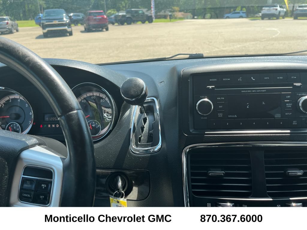 Used 2017 Dodge Grand Caravan SE w/ UConnect Hands-Free Group FWD image 18