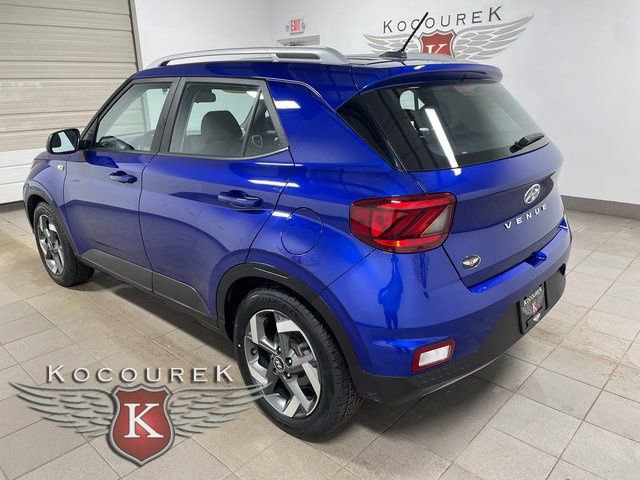 Used 2023 Hyundai Venue SEL image 4