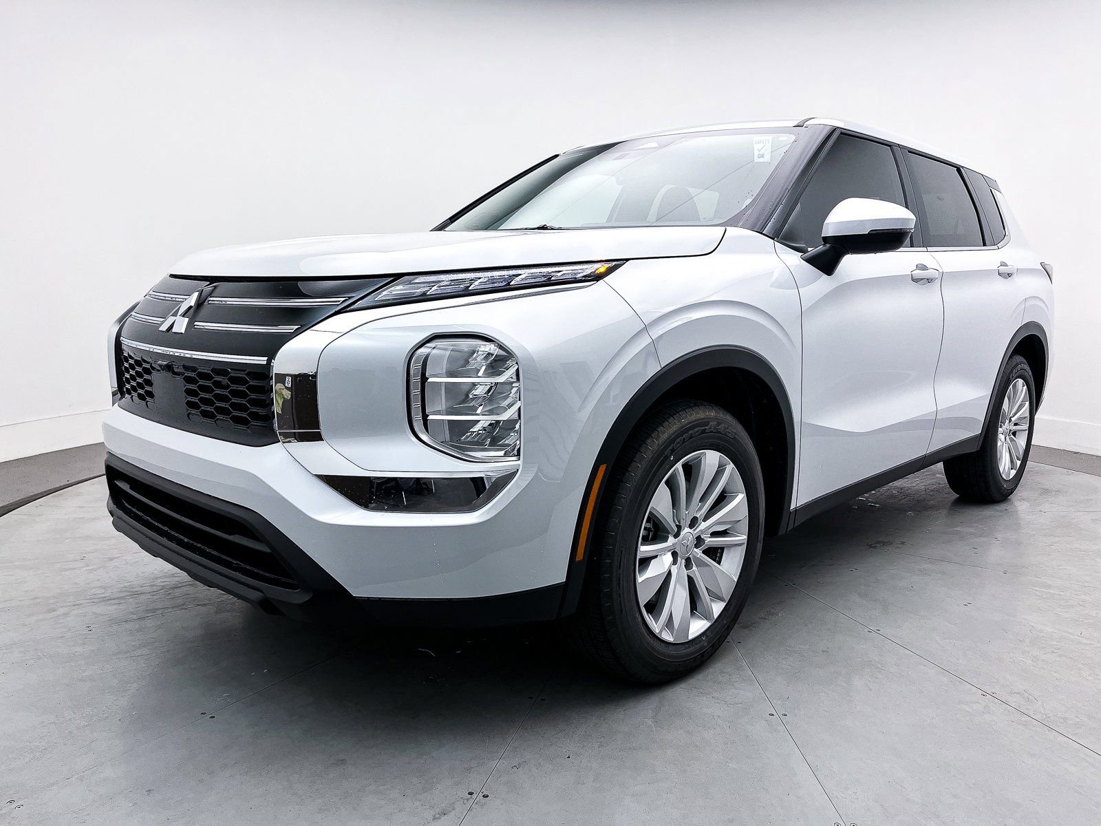 New 2025 Mitsubishi Outlander ES image 3