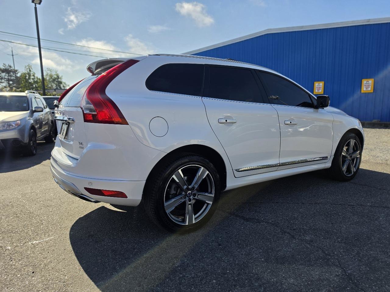 Used 2017 Volvo XC60 T6 Dynamic w/ Preferred Option Package AWD/4WD image 5