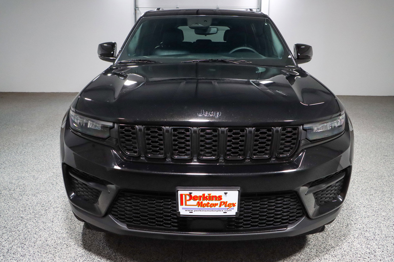 Used 2023 Jeep Grand Cherokee Altitude image 4