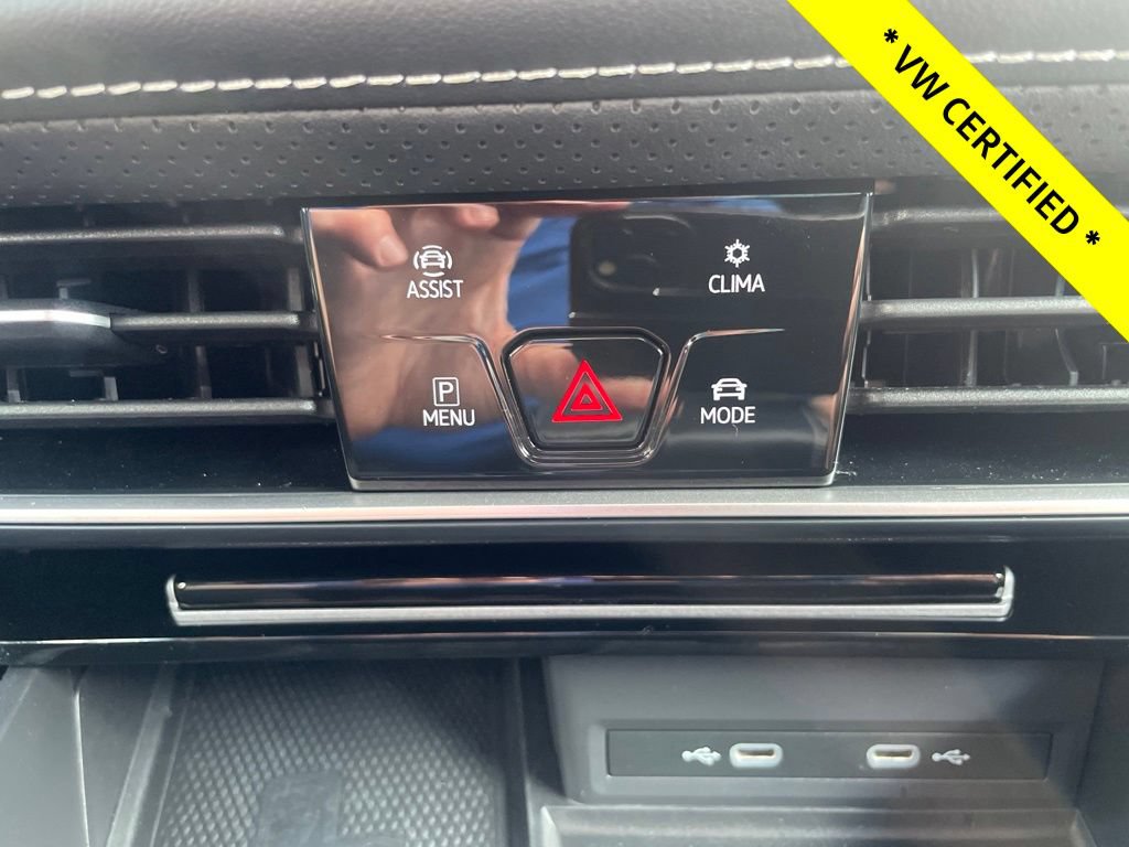 Certified 2024 Volkswagen Atlas Cross Sport SE w/ Panoramic Sunroof Package AWD/4WD image 28