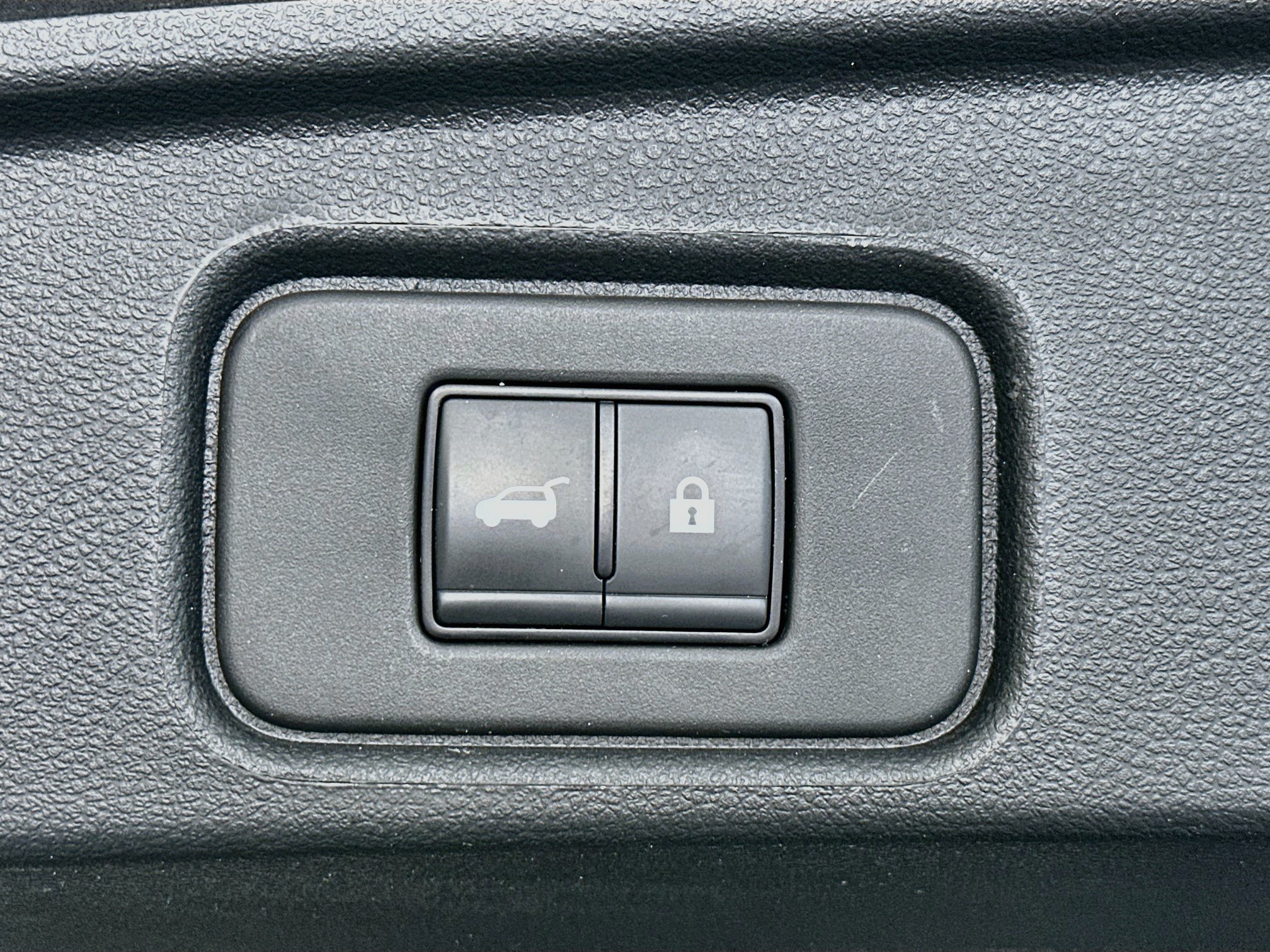 Used 2025 Nissan Pathfinder SL AWD/4WD image 32