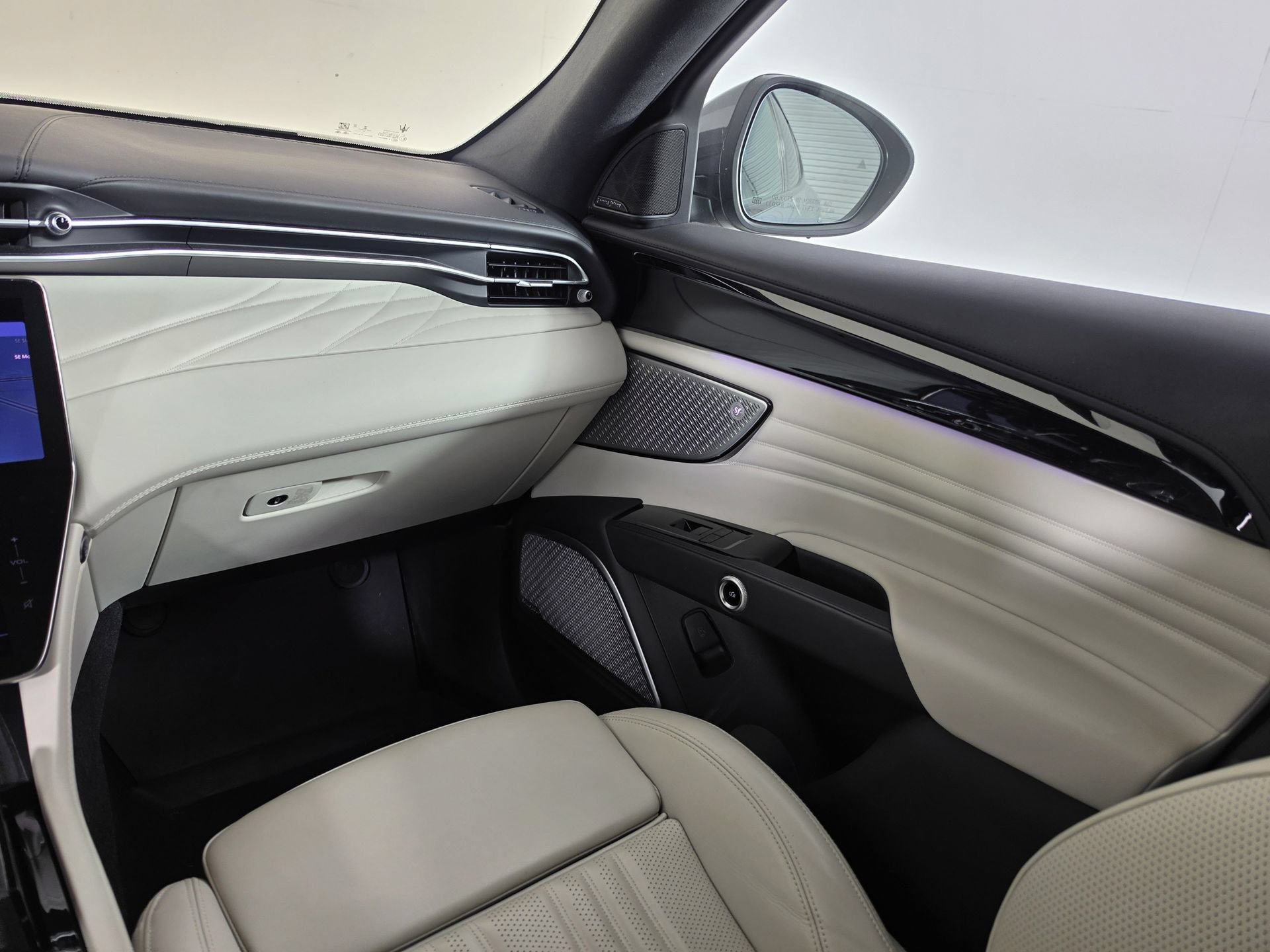 Used 2023 Maserati Grecale Modena AWD/4WD image 22