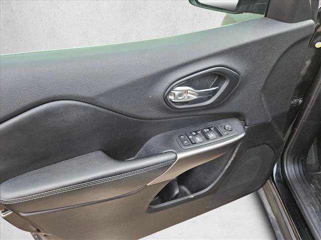 Used 2019 Jeep Cherokee Latitude Plus w/ Comfort/Convenience Group image 11