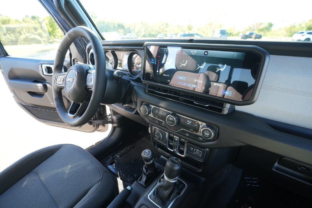 New 2026 Jeep Gladiator Sport w/ Dual Top Group AWD/4WD image 33