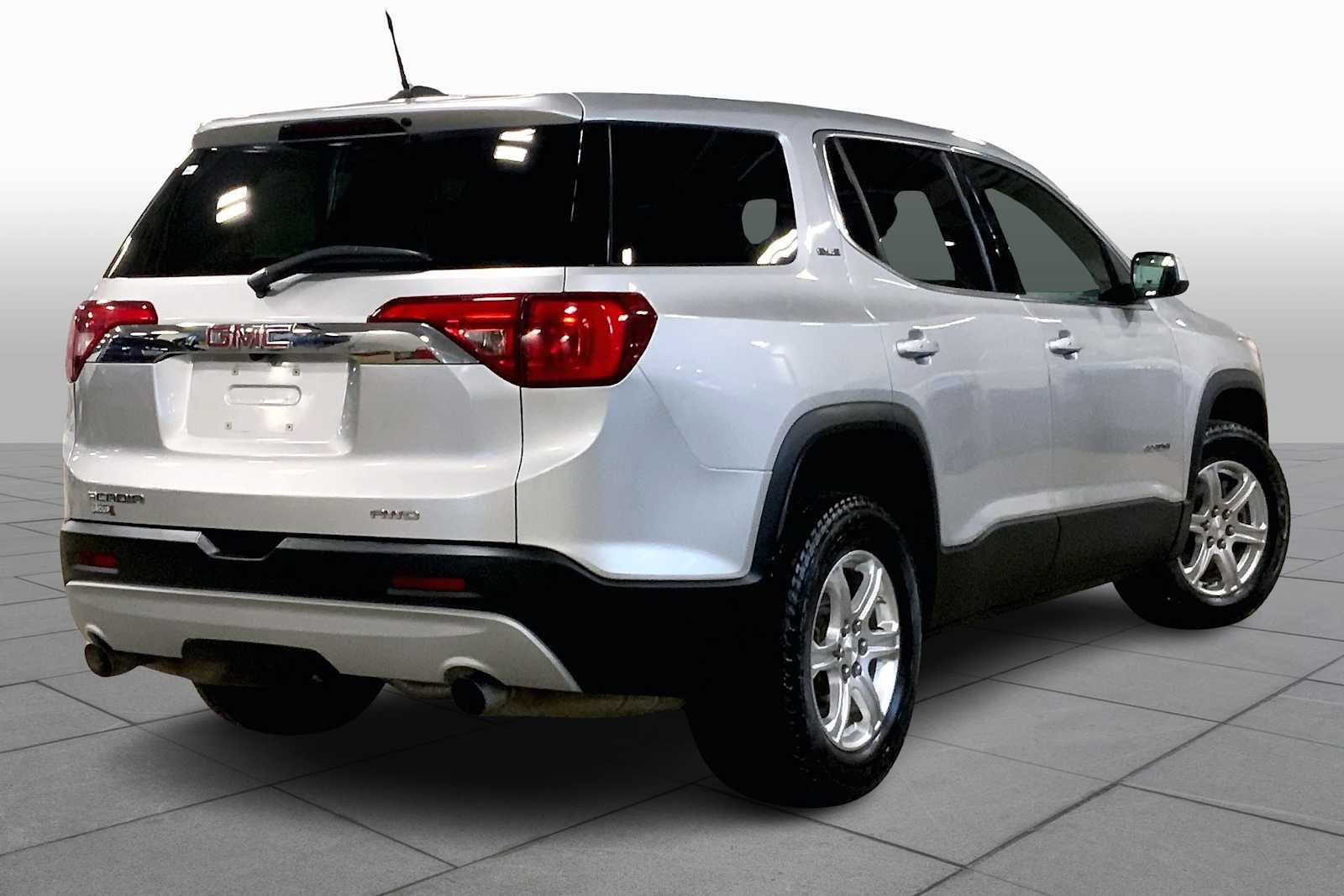 Used 2018 GMC Acadia SLE image 13