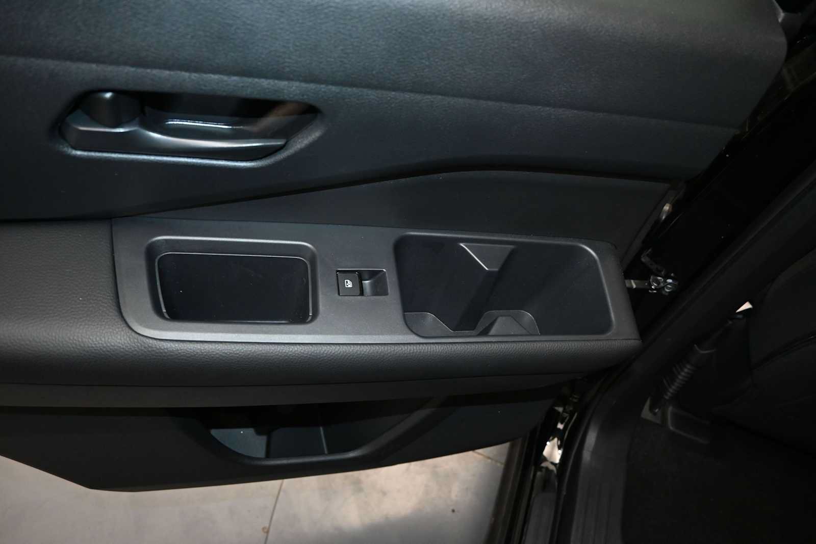 Used 2025 Nissan Pathfinder SV AWD/4WD image 20