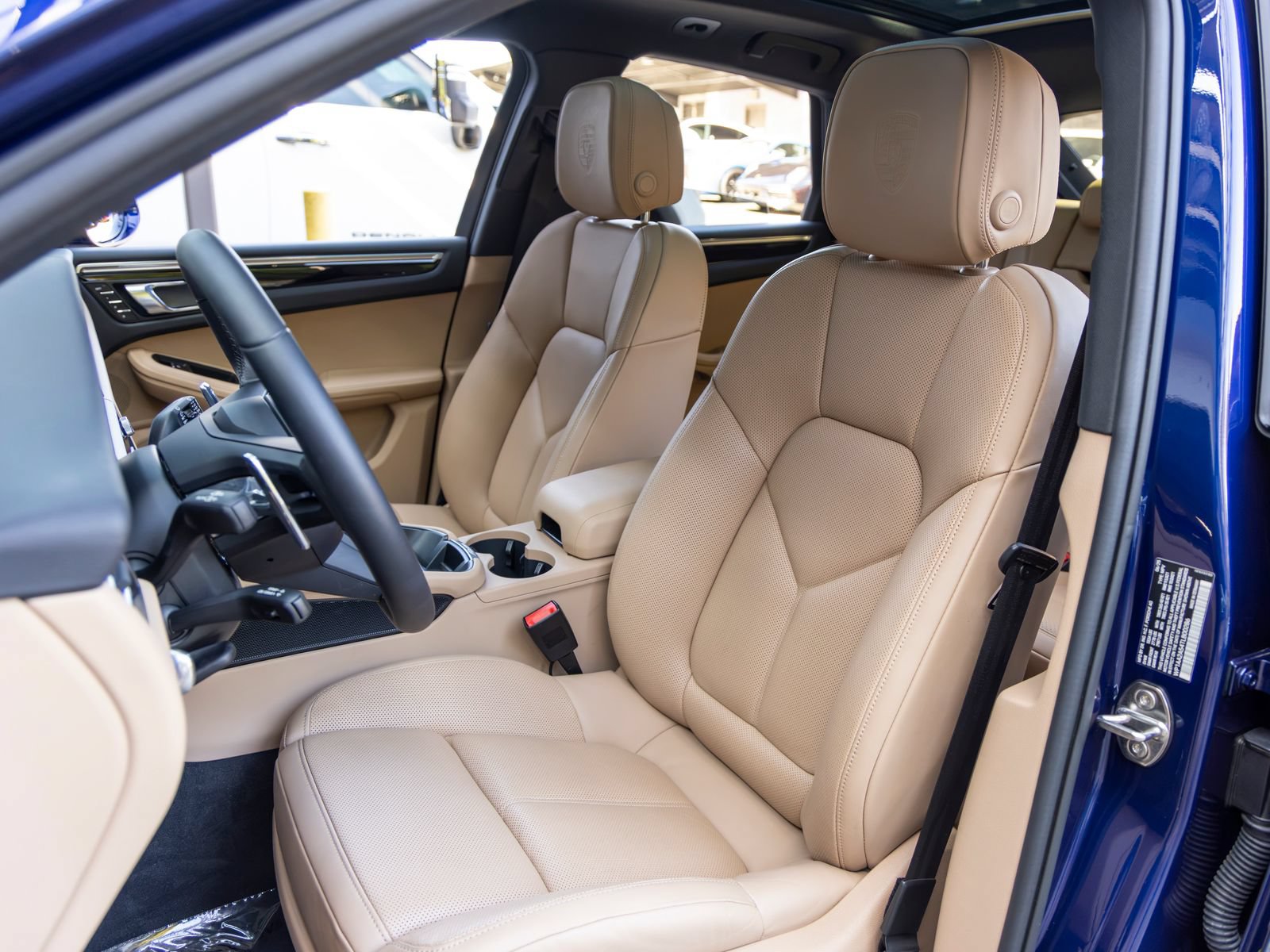 Certified 2026 Porsche Macan AWD/4WD image 5