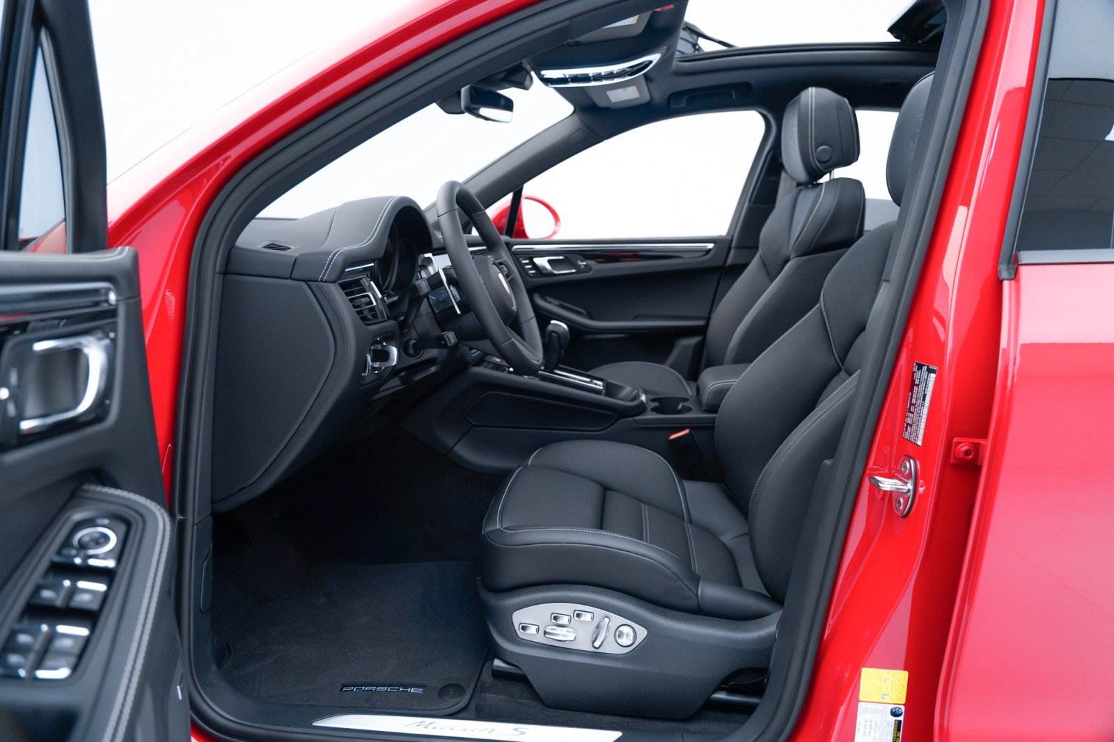 Certified 2023 Porsche Macan S AWD/4WD image 14