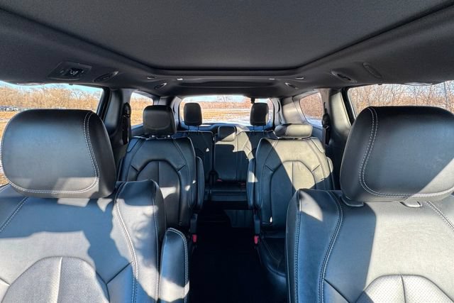 Used 2025 Chrysler Pacifica Select AWD/4WD image 25