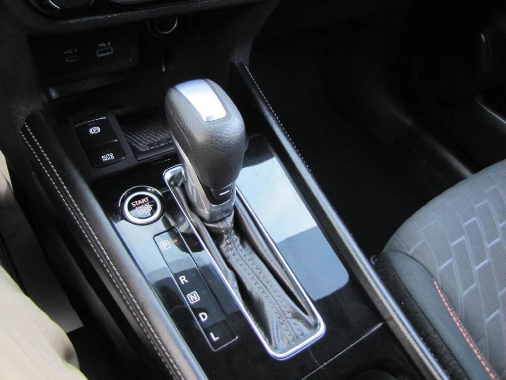 Used 2024 Nissan Kicks SR image 38