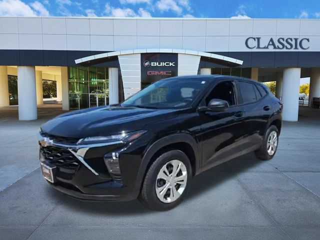Used 2026 Chevrolet Trax LS FWD image 4