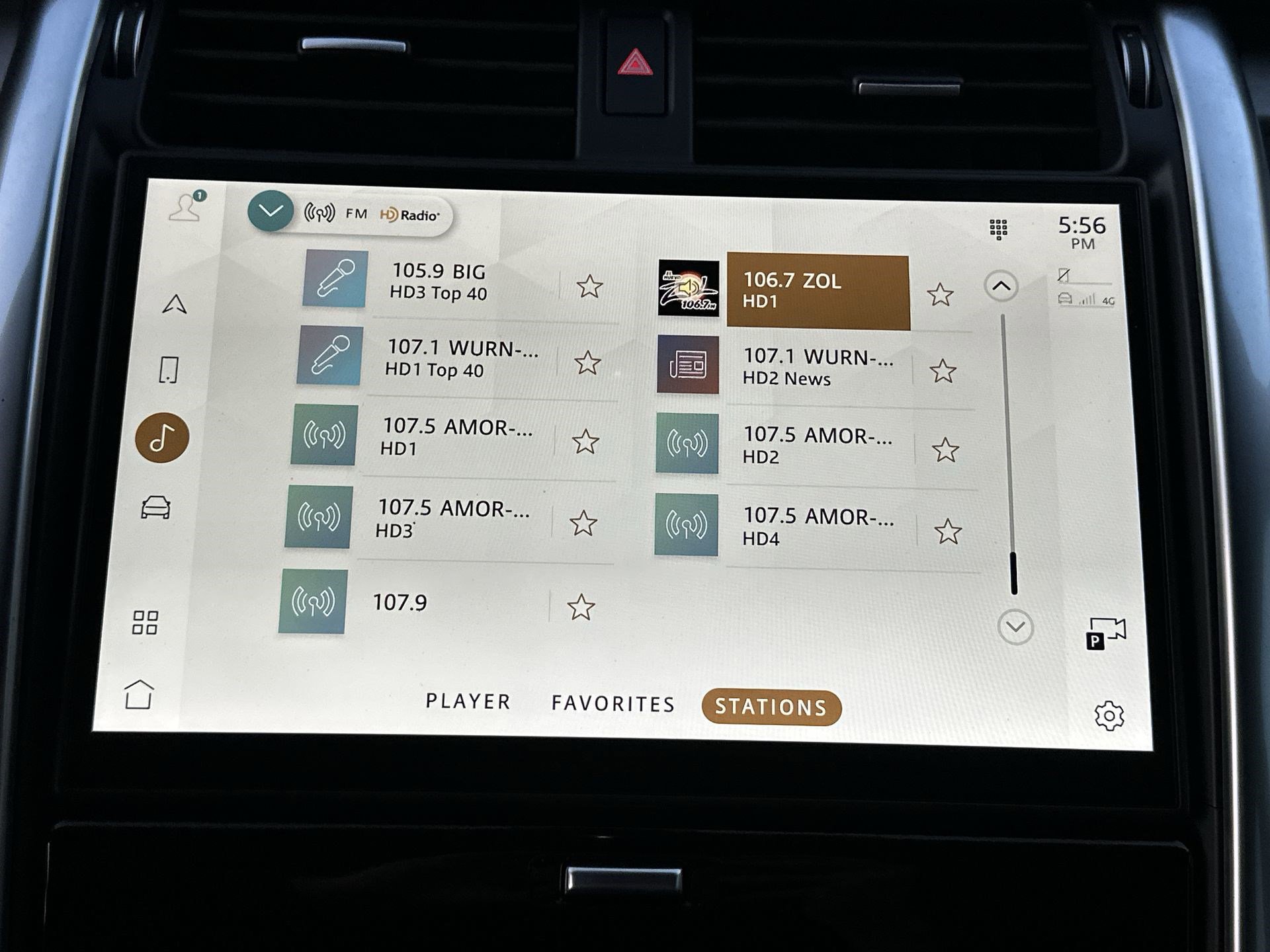 Used 2024 Land Rover Discovery Dynamic SE image 12