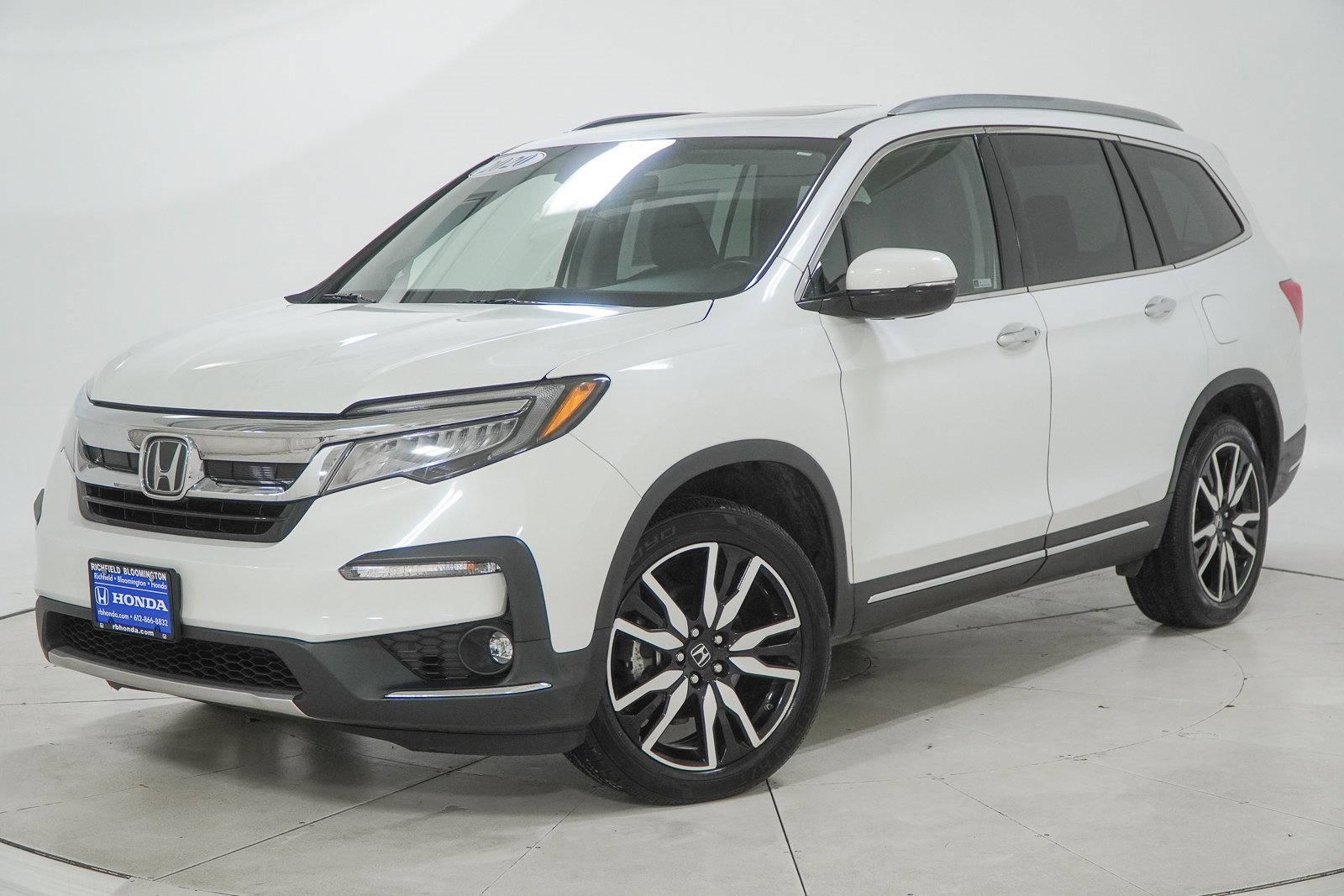 Used 2020 Honda Pilot Touring image 1