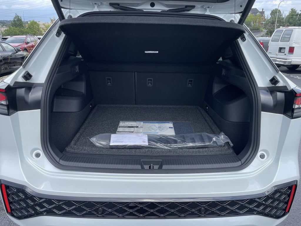 Certified 2026 Volkswagen Tiguan SEL R-Line AWD/4WD image 39
