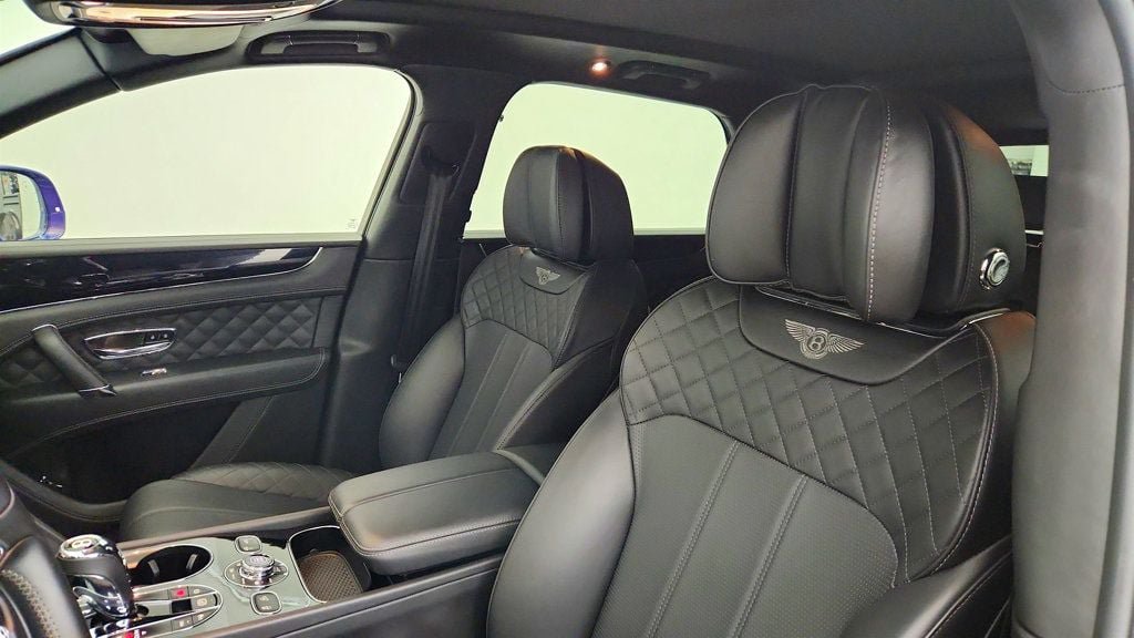 Used 2018 Bentley Bentayga AWD/4WD image 27