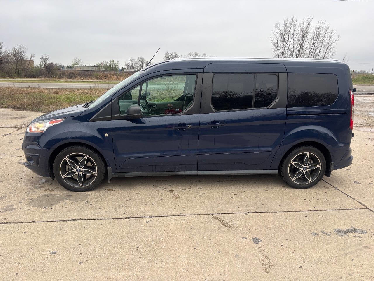 Used 2018 Ford Transit Connect XLT image 9