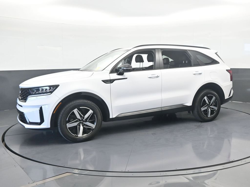 Used 2023 Kia Sorento S image 2