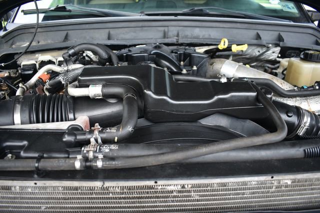 Used 2015 Ford F550 4x4 Crew Cab Super Duty w/ Lariat Interior Package image 22