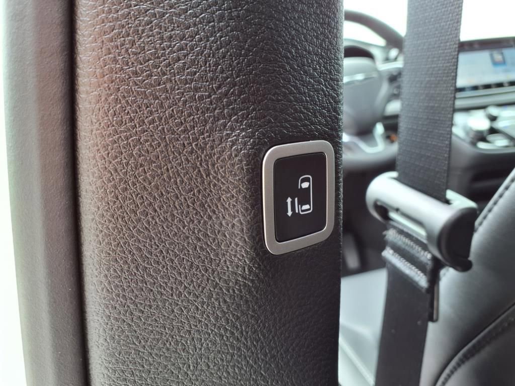 New 2025 Chrysler Pacifica Select image 10