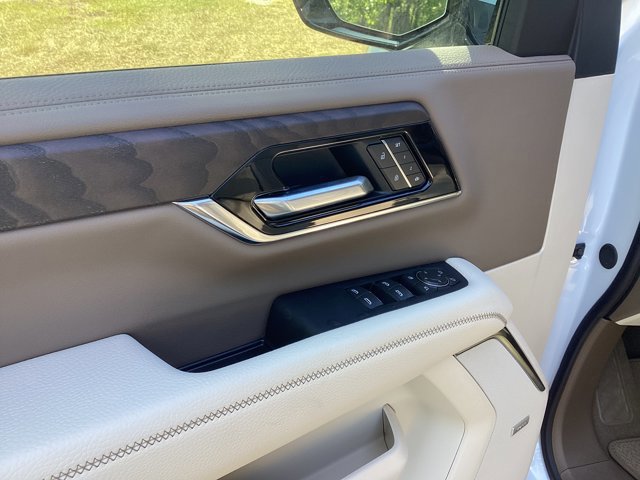 New 2026 GMC Yukon Denali w/ Denali Reserve Package AWD/4WD image 13