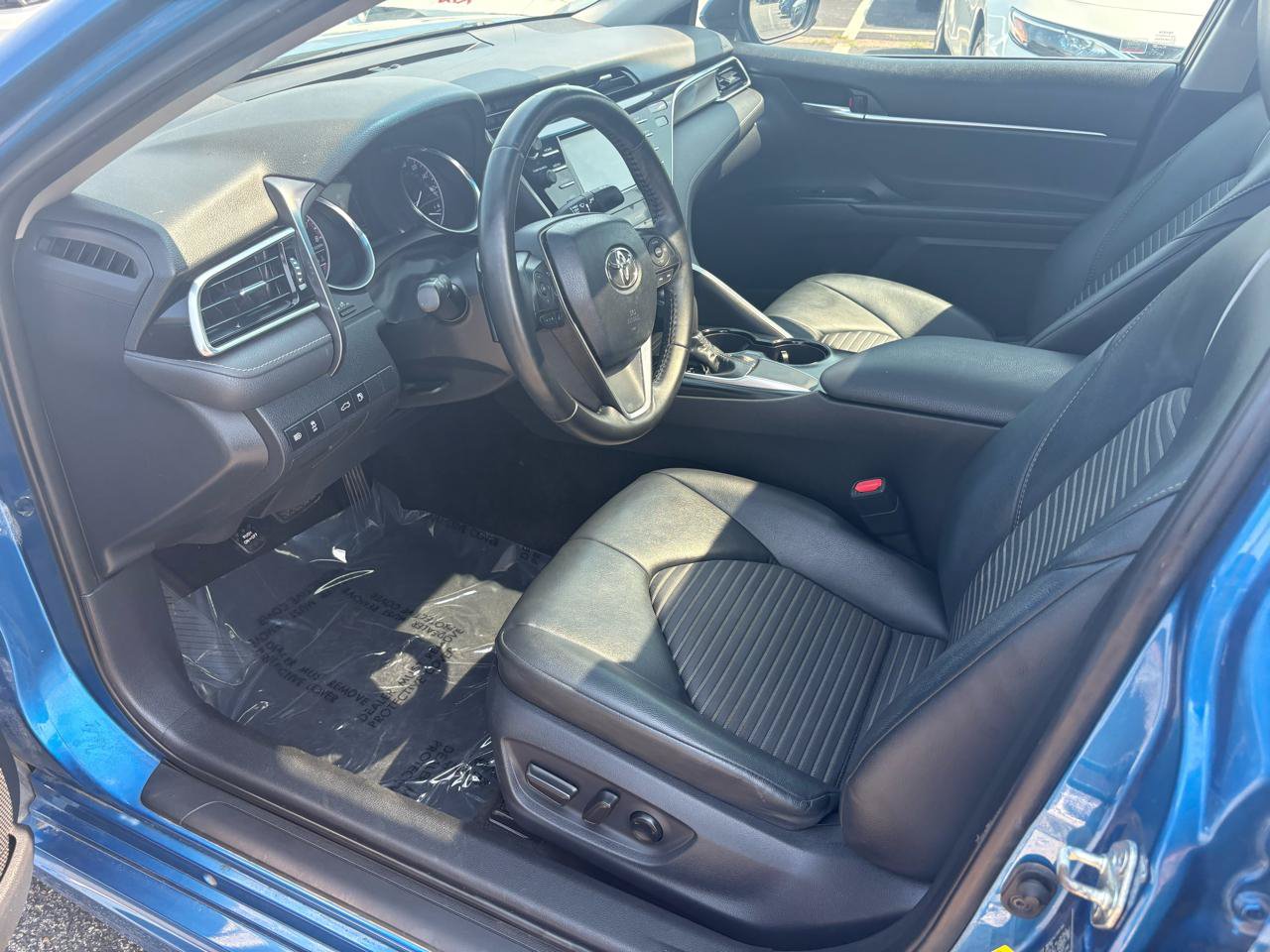 Used 2018 Toyota Camry SE w/ Moonroof Package FWD image 18