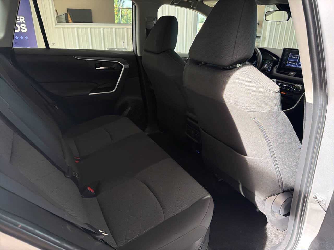 Used 2022 Toyota RAV4 XLE AWD/4WD image 23