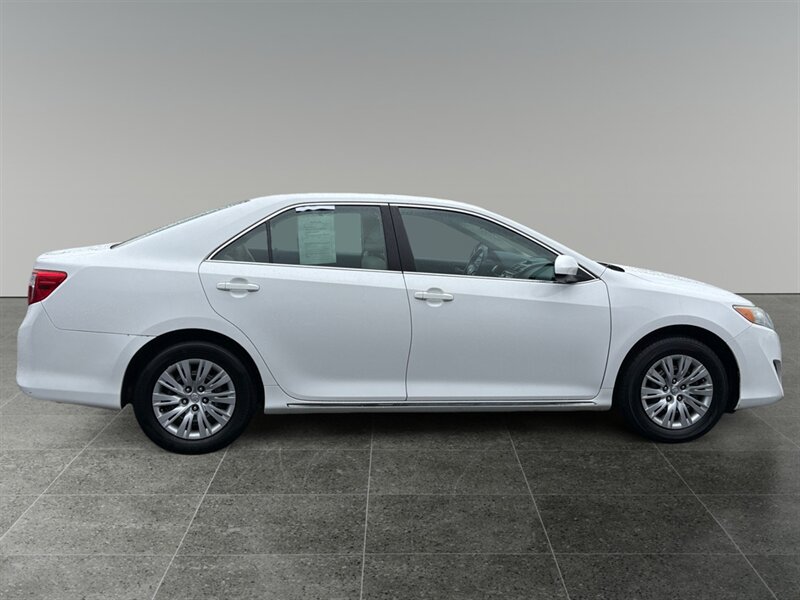 Used 2013 Toyota Camry LE FWD image 7