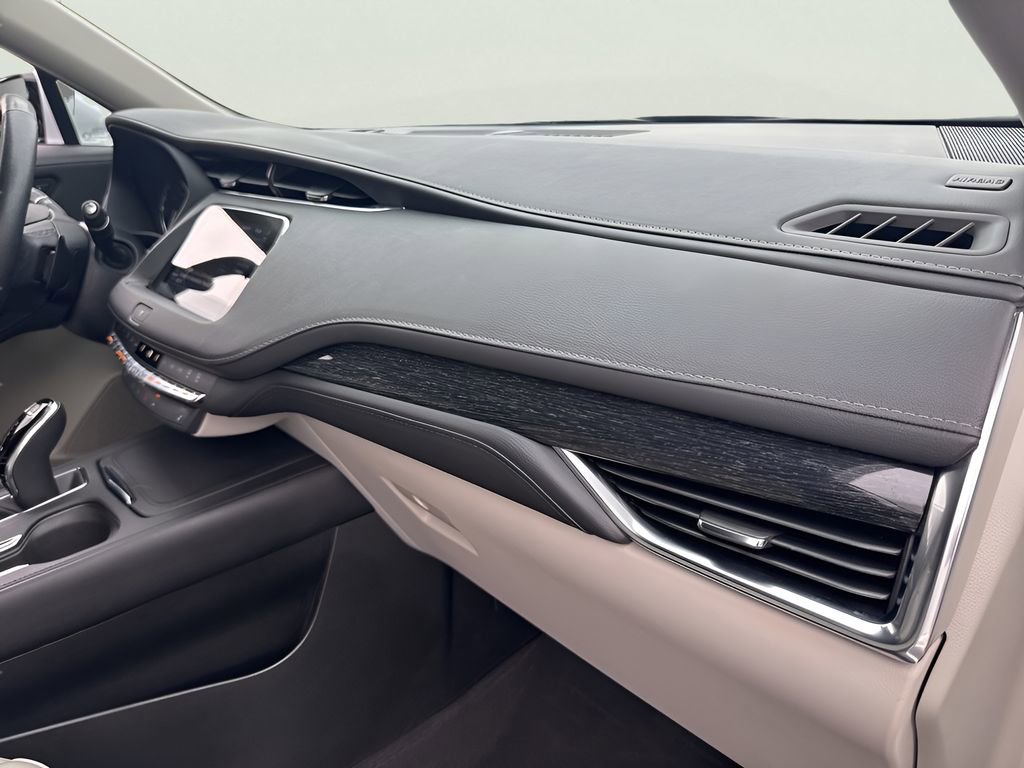 Used 2022 Cadillac XT4 Premium Luxury w/ Enhanced Visibility Package image 18