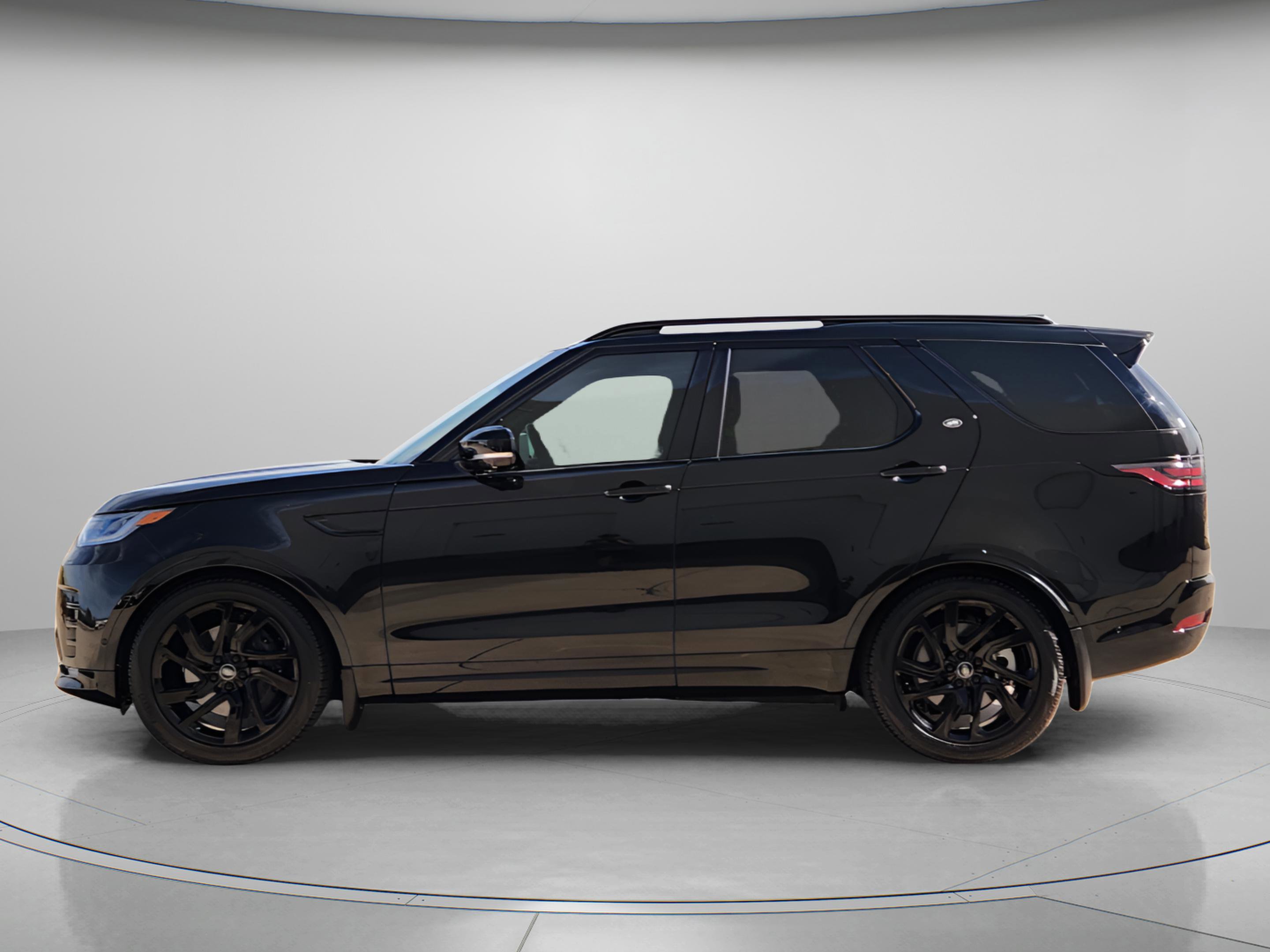 Certified 2025 Land Rover Discovery Dynamic SE video 2