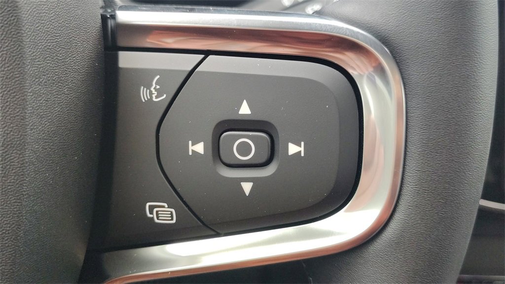 New 2026 Volvo XC40 B5 Plus w/ Climate Package image 15