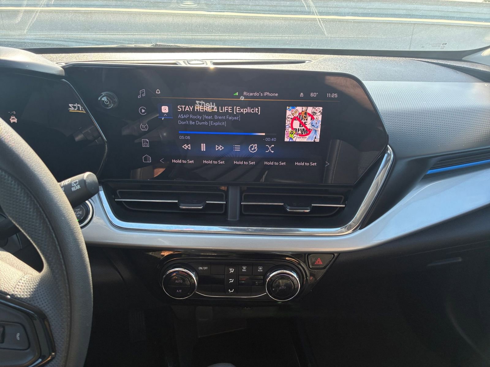 Used 2025 Chevrolet Trax LT image 18