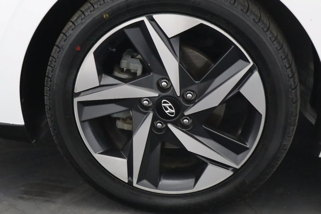 Used 2021 Hyundai Elantra Limited FWD image 14