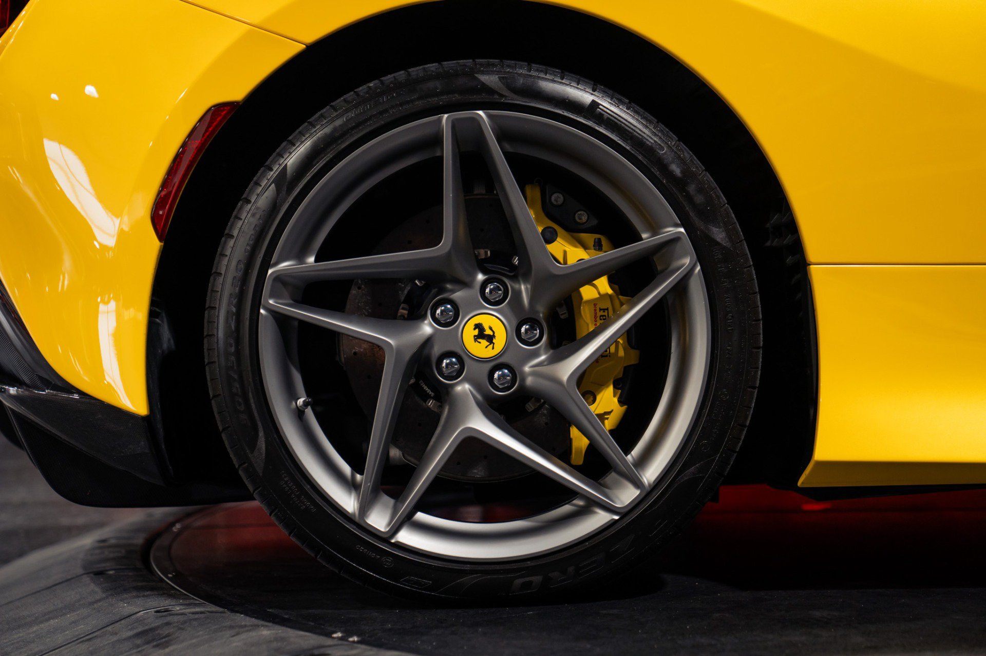Used 2021 Ferrari F8 Tributo RWD image 8