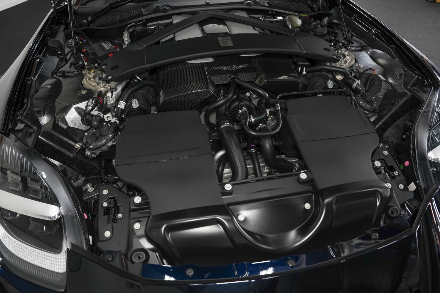 Used 2025 Aston Martin Vanquish RWD image 54